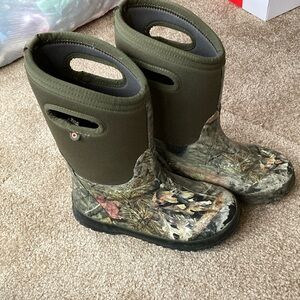 Camo Bogs size 2